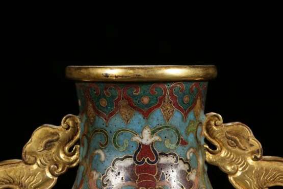 Qing Dynasty Cloisonne Copper gilt Ssangyong ear hold month bottle a pair - photo 7