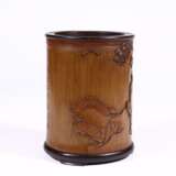 The "Baiyun Mountain People" bamboo carving pen container in the Qing Dynasty - photo 2
