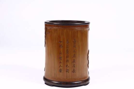 The "Baiyun Mountain People" bamboo carving pen container in the Qing Dynasty - фото 3