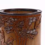 The "Baiyun Mountain People" bamboo carving pen container in the Qing Dynasty - photo 4
