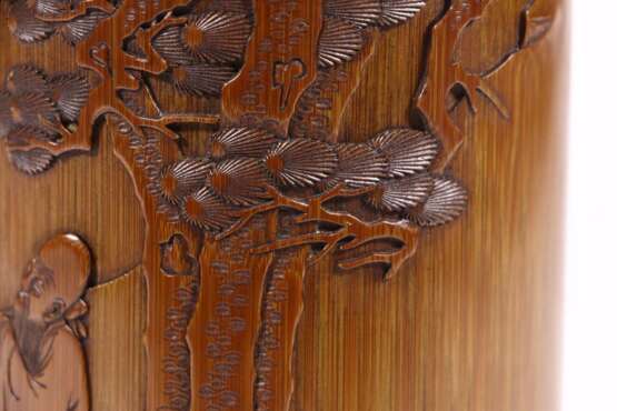 The "Baiyun Mountain People" bamboo carving pen container in the Qing Dynasty - photo 7