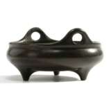 Qing Dynasty bronze three-legged incense burner - фото 1