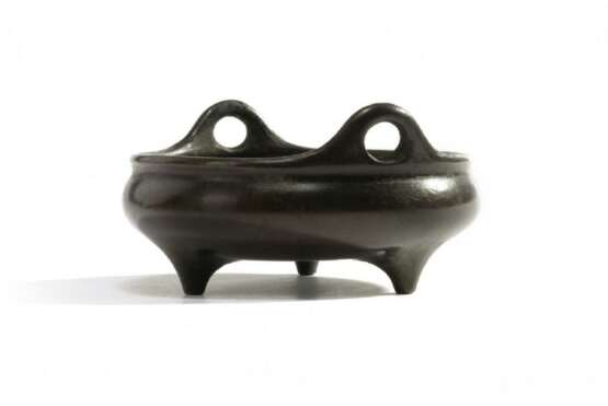 Qing Dynasty bronze three-legged incense burner - photo 1