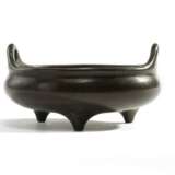 Qing Dynasty bronze three-legged incense burner - фото 4