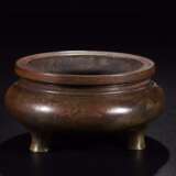 Three-legged copper incense burner in the Qing Dynasty - Foto 1