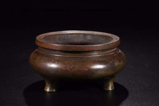 Three-legged copper incense burner in the Qing Dynasty - Foto 1