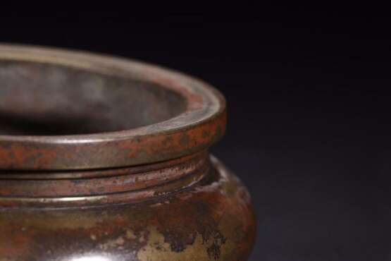 Three-legged copper incense burner in the Qing Dynasty - Foto 4