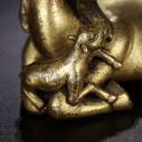 Qing Dynasty copper gilt three sheep sculpture paperweight - фото 3