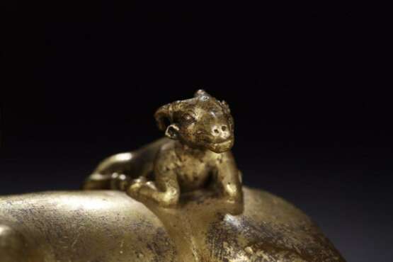 Qing Dynasty copper gilt three sheep sculpture paperweight - photo 5