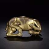 Qing Dynasty copper gilt three sheep sculpture paperweight - фото 8