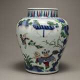 China 17th Century Colored Painting Character painting jar - Foto 6