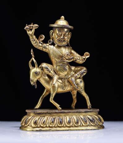 16th century Tibetan Buddhist copper gilt riding a sheep Buddha statue - фото 1