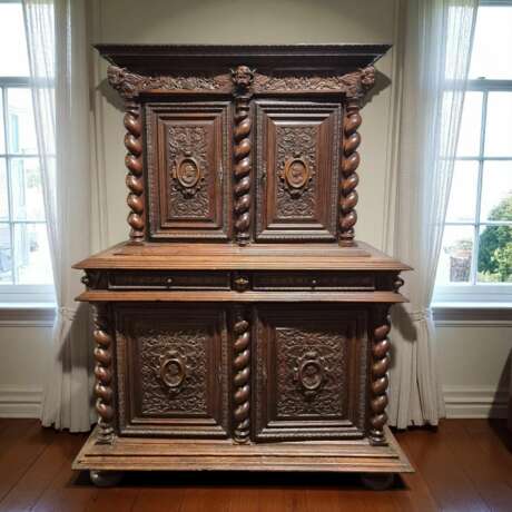 French Renaissance Revival Carved Oak Buffet &agrave; Deux Corps 19 Century Wood 19th century - photo 9