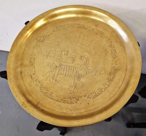 Ensemble de 3 tables de style oriental. Bois laiton. Chine. Ann&eacute;es 1950. Dimensions de la plus grande table&nbsp;: hauteur 58&nbsp;cm diam&egrave;tre 46&nbsp;cm. Messing Oriental Art Mid-20th century - Foto 7