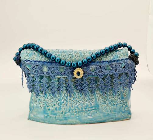 Декоративная интерьерная сумочка Кружево Керамика Ручная работа декоративный Декоратиивно-прикладное искусство 2025 г. - фото 1 Декоративная интерьерная сумочка Кружево Керамика Ручная работа декоративный Декоратиивно-прикладное искусство 2025 г. - фото 1