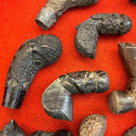 Collection of Kriss Handles Java Indonesia Late 18th Early 19th Century Bois laqué Other style Late 18th century - photo 14