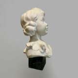 Late 19th-Century Carrara Marble Bust of a Young Girl - photo 2