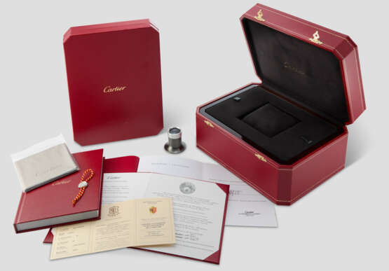 CARTIER, PLATINUM FLYING MYSTERY DOUBLE TOURBILLON 'ROTONDE DE CARTIER' WRISTWATCH, REF. W1556210 - фото 4 CARTIER, PLATINUM FLYING MYSTERY DOUBLE TOURBILLON 'ROTONDE DE CARTIER' WRISTWATCH, REF. W1556210 - фото 4