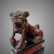 19th Century Pair of Chinese Guardian Lions in Red and Gold Lacquer - Achat en un clic