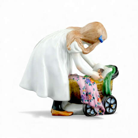 Meissen girl with doll's pram - photo 2