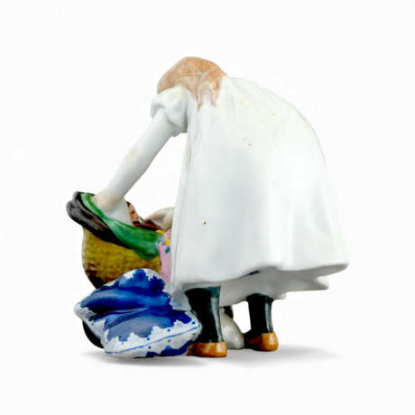 Meissen girl with doll's pram - photo 3