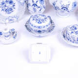 Meissen service ''Blue Onion'' with serving and table pieces - photo 7