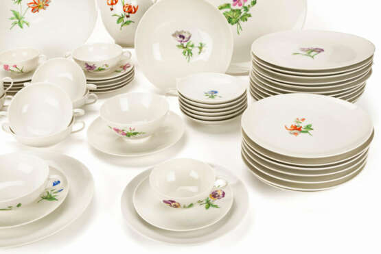 KPM coffee and dinner service with floral decoration - photo 9