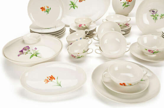 KPM coffee and dinner service with floral decoration - photo 10