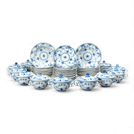 Royal Copenhagen soup service ''Musselmalet Vollspitze'' and ''Musselmalet Halbspitze'' - photo 3 Royal Copenhagen soup service ''Musselmalet Vollspitze'' and ''Musselmalet Halbspitze'' - photo 3