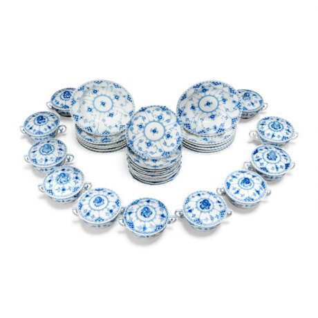 Royal Copenhagen soup service ''Musselmalet Vollspitze'' and ''Musselmalet Halbspitze'' - photo 5 Royal Copenhagen soup service ''Musselmalet Vollspitze'' and ''Musselmalet Halbspitze'' - photo 5