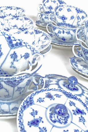 Royal Copenhagen soup service ''Musselmalet Vollspitze'' and ''Musselmalet Halbspitze'' - photo 8 Royal Copenhagen soup service ''Musselmalet Vollspitze'' and ''Musselmalet Halbspitze'' - photo 8