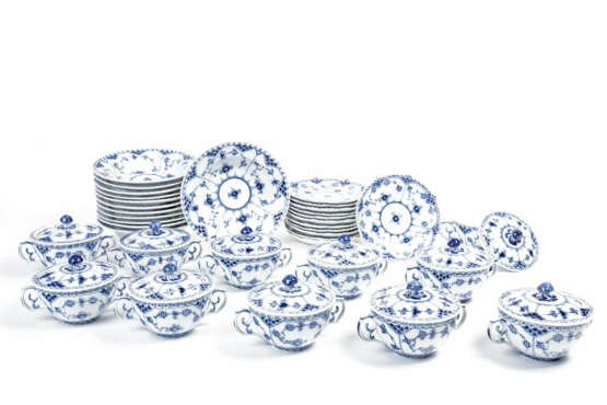 Royal Copenhagen soup service ''Musselmalet Vollspitze'' and ''Musselmalet Halbspitze'' - photo 9 Royal Copenhagen soup service ''Musselmalet Vollspitze'' and ''Musselmalet Halbspitze'' - photo 9