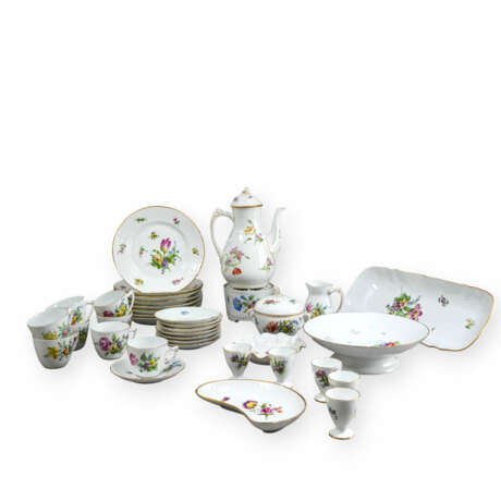 Bing & Gröndahl breakfast or tea service with floral decoration - photo 1 Bing & Gröndahl breakfast or tea service with floral decoration - photo 1