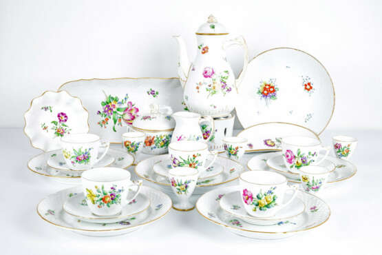 Bing & Gröndahl breakfast or tea service with floral decoration - photo 4 Bing & Gröndahl breakfast or tea service with floral decoration - photo 4