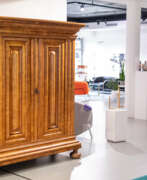 Möbel. Frankfurter Wellenschrank