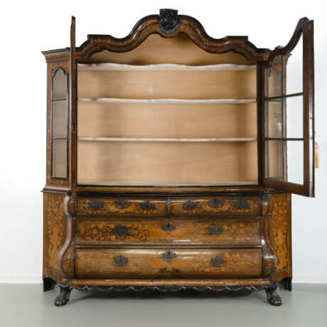 Bombé display cabinet - фото 2 Bombé display cabinet - фото 2