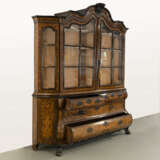 Bombé display cabinet - фото 4