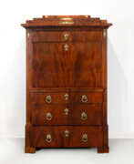 Möbel. Biedermeier-Sekretär