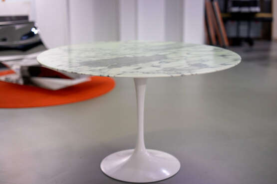 Eero Saarinen, dining table ''Tulip'', designed for Knoll International, 1970s - photo 2 Eero Saarinen, dining table ''Tulip'', designed for Knoll International, 1970s - photo 2