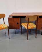 Übersicht. Bureau vintage de design danois. Vendu avec deux chaises. Placage acajou. Ann&eacute;es 1960. Dimensions du bureau&nbsp;: Hauteur 76&nbsp;cm&nbsp;; longueur 142&nbsp;cm&nbsp;; largeur 61&nbsp;cm.