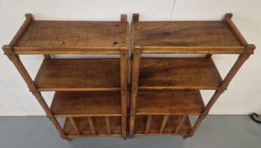 Пара книжных полок