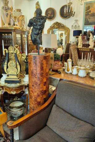 Large Art Deco Column Stand In Amboyna Burl 1940 Lacquered wood 20th century - photo 3 Large Art Deco Column Stand In Amboyna Burl 1940 Lacquered wood 20th century - photo 3