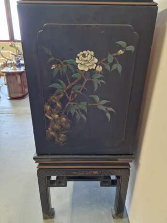 Oriental style cabinet Лакированное дерево Asian Art Mid-20th century г. - фото 9