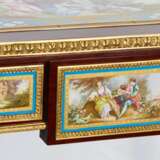 ВЕЛИКОЛЕПНЫЙ ДАМСКИЙ СТОЛИК С ФАРФОРОВЫМИ ПАНЕЛЯМИ В МАНЕРЕ ADAM WEISWEILER ФРАНЦИЯ ВТОРАЯ ПОЛОВИНА XIX ВЕКА Porcelain Hand Painted Gilding Napoleon III 19th century г. - фото 10