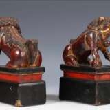 19th Century Pair of Chinese Guardian Lions in Red and Gold Lacquer Bois naturel 19th century - photo 4