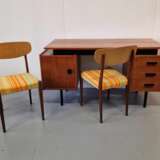 Bureau vintage de design danois. Vendu avec deux chaises. Placage acajou. Ann&eacute;es 1960. Dimensions du bureau&nbsp;: Hauteur 76&nbsp;cm&nbsp;; longueur 142&nbsp;cm&nbsp;; largeur 61&nbsp;cm. Mahagoni Design of 50-60’s Mid-20th century - Foto 6