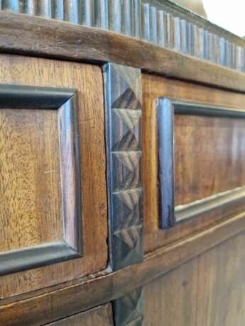 Magnifique buffet Art Déco. Palissandre acajou. France. Années 1930. Dimensions : hauteur 147 cm ; longueur 189 cm ; profondeur 48 cm. Rosenholz Early 20th century - Foto 4 Magnifique buffet Art Déco. Palissandre acajou. France. Années 1930. Dimensions : hauteur 147 cm ; longueur 189 cm ; profondeur 48 cm. Rosenholz Early 20th century - Foto 4