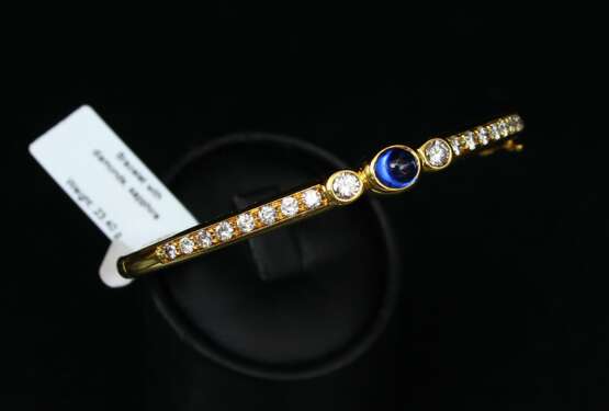 Gold bracelet with diamonds and sapphires Gold Other style 21th century - photo 4 Gold bracelet with diamonds and sapphires Gold Other style 21th century - photo 4
