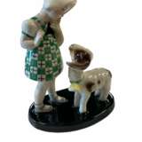 Goldscheider - Claire Weiss - Figurine of Standing Girl with Hat and Lamb - Earthenware Faience Art Nouveau 20th century - photo 3