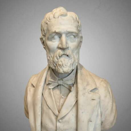 19th Century Bust of an Aristocrat in Marble by Joseph Vallet (1841-1920) Marbre 19th century - photo 2 19th Century Bust of an Aristocrat in Marble by Joseph Vallet (1841-1920) Marbre 19th century - photo 2